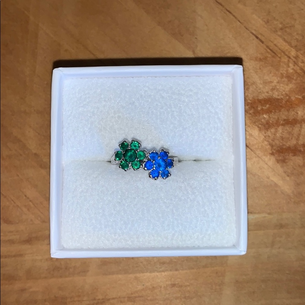 10K White Gold Flower Ring